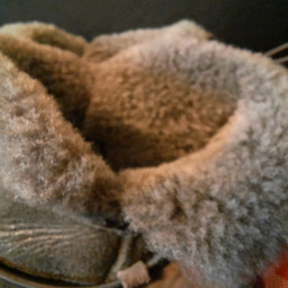 WINTER BOOTS WITH NATURAL FUR USED GENTLY size 6, $70 - Picture 4 of 7